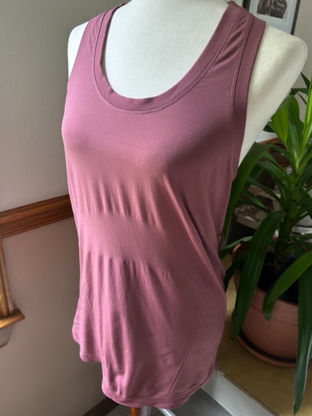 Athleta Momentum Women's Racerback Tank Top, Mauve Pink, L